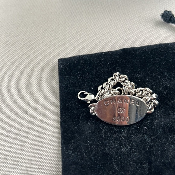 Authentic Vintage Chanel silver bracelet circa 2000 with claw clasp and stamp. - Picture 5 of 5